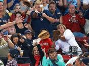 Quand balle rencontre spectateurs, cela peut faire