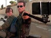 artiste s’est s’amusé remplacer pistolets plus grands films selfies sticks