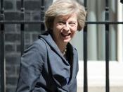 MONDE Royaume-Uni Theresa s'installe Downing Street