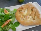 Fougasse chèvre figue saumon fumé