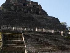 Xunantunich: découverte plus grand tombeau maya Belize