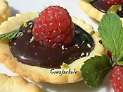 Mini tartelettes chocolat-menthe, framboises pistaches