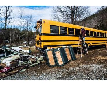 Ce couple a transformé un bus scolaire pour traverser les États-Unis