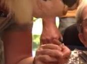 Hollande, oublié cette vieille dame était, c'est très émouvant