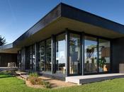 maison noire colline