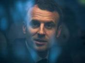 Emmanuel Macron candidat soumission