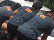 rugbymen japonais déplacé voiture située plein milieu route