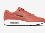 Nike Jewel Black Dusty Peach