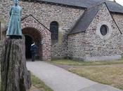 route Brocéliande. L'Eglise Graal Tréhorenteuc.