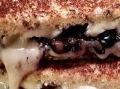 Grilled cheese bleuets brie