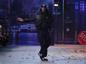 Virgil Abloh aperçu avec White Bapesta pendant défile Louis Vuitton