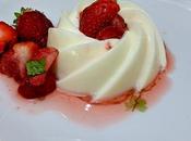 Pann Cotta yaourt, basilic fraises concassées. Yoghurt panna cotta with basil crushed strawberries.