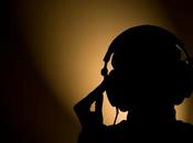 Blonde Idiote Bassesse Inoubliable************************Armed Forces d'Elvis Costello Attractions