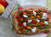 Pizza légumes printemps dans l'assiette