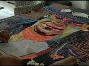 infirmière Naples rend hommage icônes musicales avec portraits composés uniquement médiators