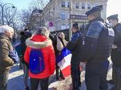 novembre 1940 février 2022 cruel parallèle drapeaux français foulés pieds Champs Elysées