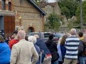 Paul McCartney attire foules fans lors d’un concert d’échauffement surprise Glastonbury.