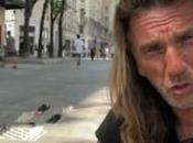 Lyonnais sans domicile défie passants échecs