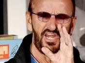 Ringo Starr vole vedette avec look totalement éclaté!