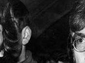 John Lennon George Harrison monterait tapis magique l’âge ans.