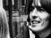 mannequin Pattie Boyd révèle détails premier rendez-vous maladroit avec George Harrison, guitariste Beatles.