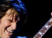 John Fogerty explique comment rupture Beatles affecté Creedence Clearwater Revival.