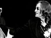 Elton John révèle performance rendu Lennon “physiquement malade”.