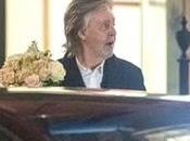 Paul McCartney sort gentiment pour acheter somptueux bouquet roses femme Nancy Shevell.