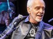 Regardez Peter Frampton terminer carrière tourneur avec dernière reprise While Guitar Gently Weeps Beatles.