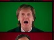 Regardez Paul McCartney, Matthew McConaughey, Reese Witherspoon d’autres chanter “Wonderful Christmastime”.