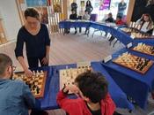 Seule contre adversaires échecs