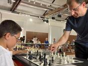 joueurs d'échecs face Tigran Gharamian
