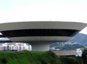 L'architecte brésilien Oscar Niemeyer cent