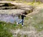 Régis s'assomme jetant bâton