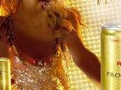 Paris Hilton vante Champagne boite